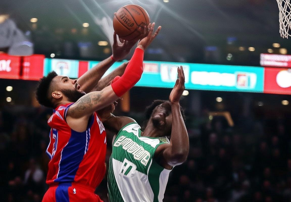 76人与骑士巅峰对决：关键瞬间解析与战术较量回顾